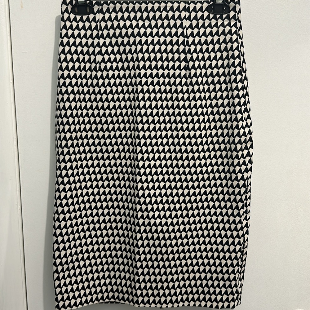 Banana Republic EUC Geometric High Waisted Black and White Midi Pencil Skirt